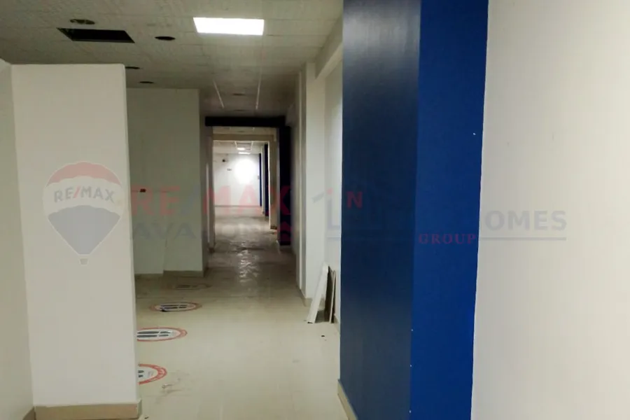 شقة إداري للبيع 365 م لوران (ش أبو قير مباشرة)