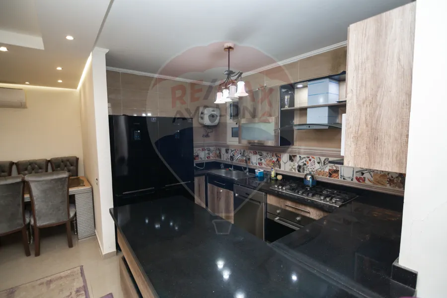 شقة للبيع 125 م كامب شيزار (على البحر مباشرة - عمارة براند)