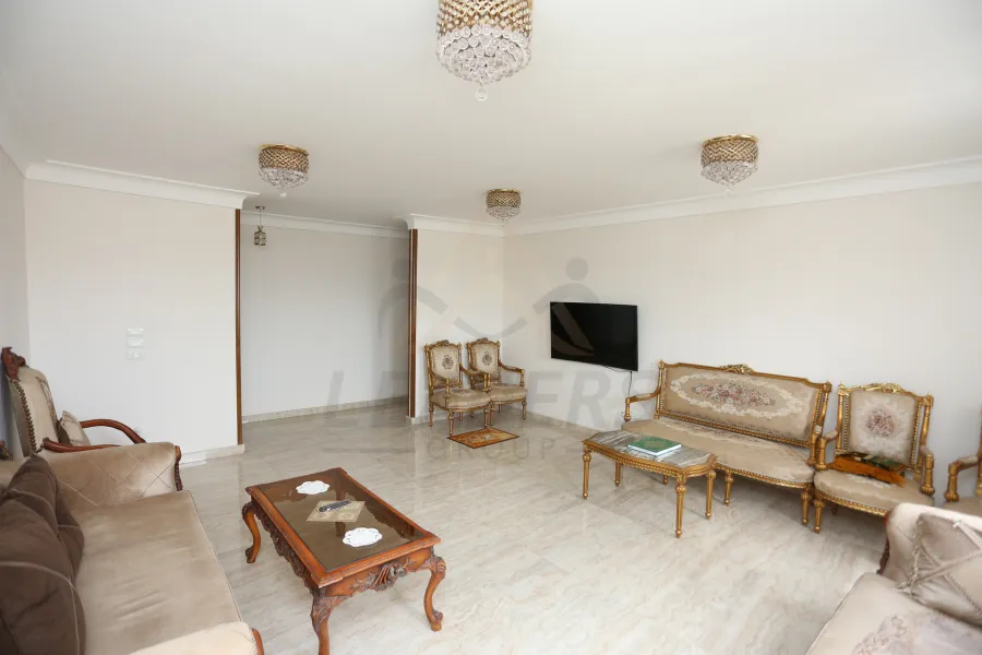 شقة للبيع 140 م الحي اللاتيني (متفرع من ش فؤاد)