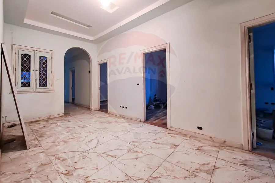 مقر إداري للإيجار 140 م الشاطبي ( خطوات من البحر )