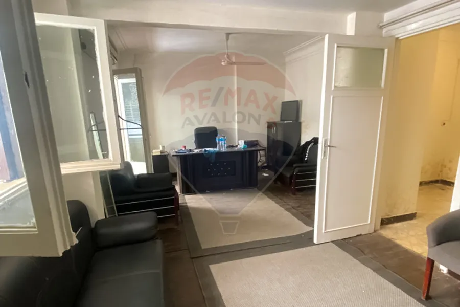 شقه للبيع 165 م رشدي (على الترام مباشرة)