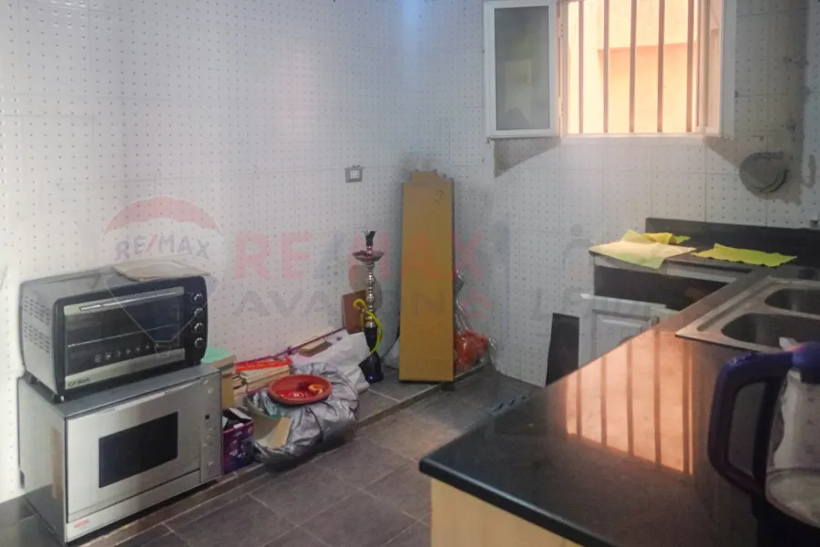 شقه للبيع 142 م كفر عبده (ش سكينة بنت الحسين)