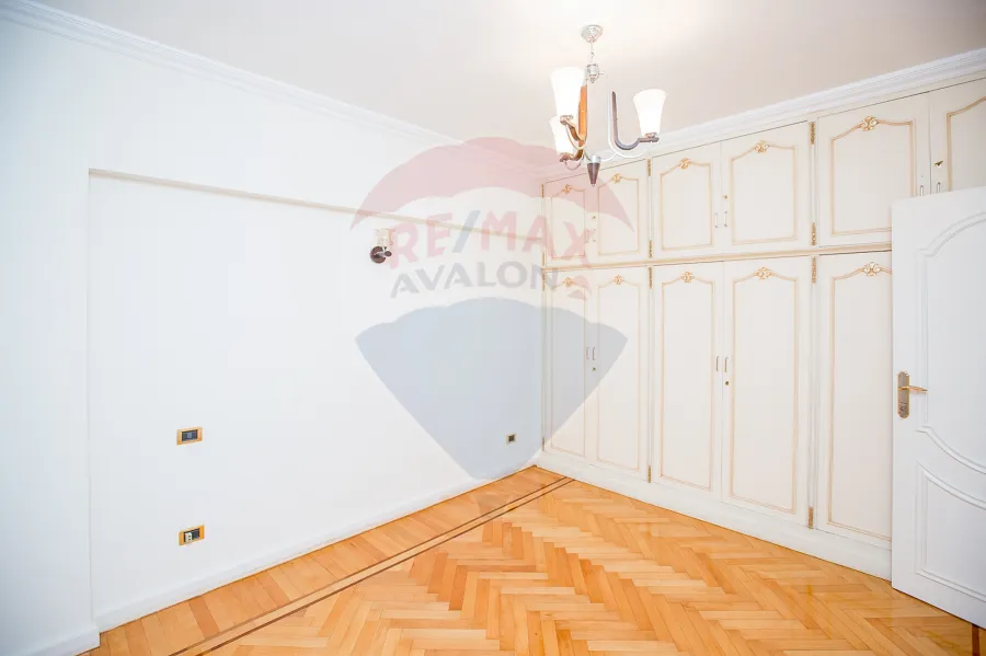 شقة للبيع 325 م وابور المياه ( فيو مفتوح علي النادي الاوليمبي وحدائق الشلالات )