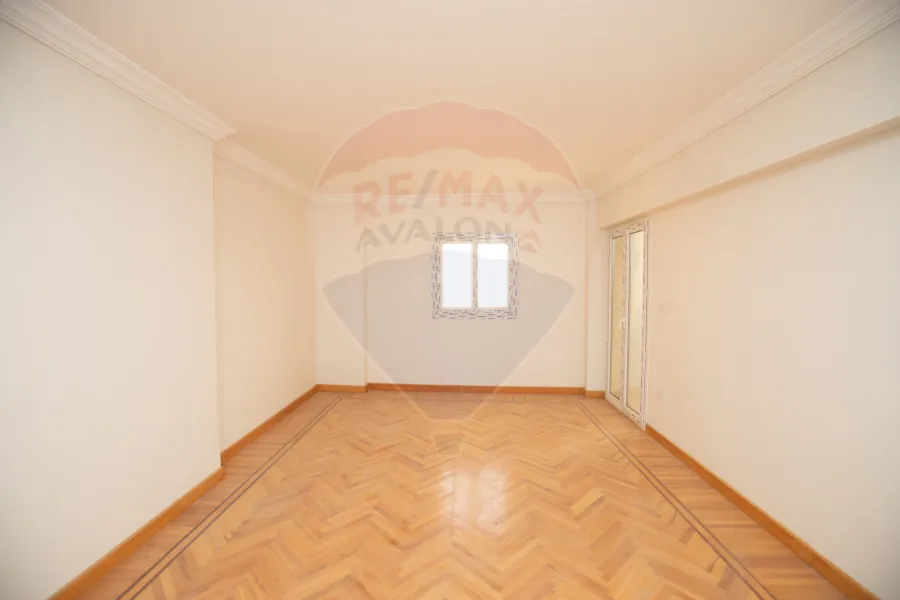 شقة للبيع 240 م مصطفى كامل (على الترام مباشرة) - أول سكن - شقة ناصية