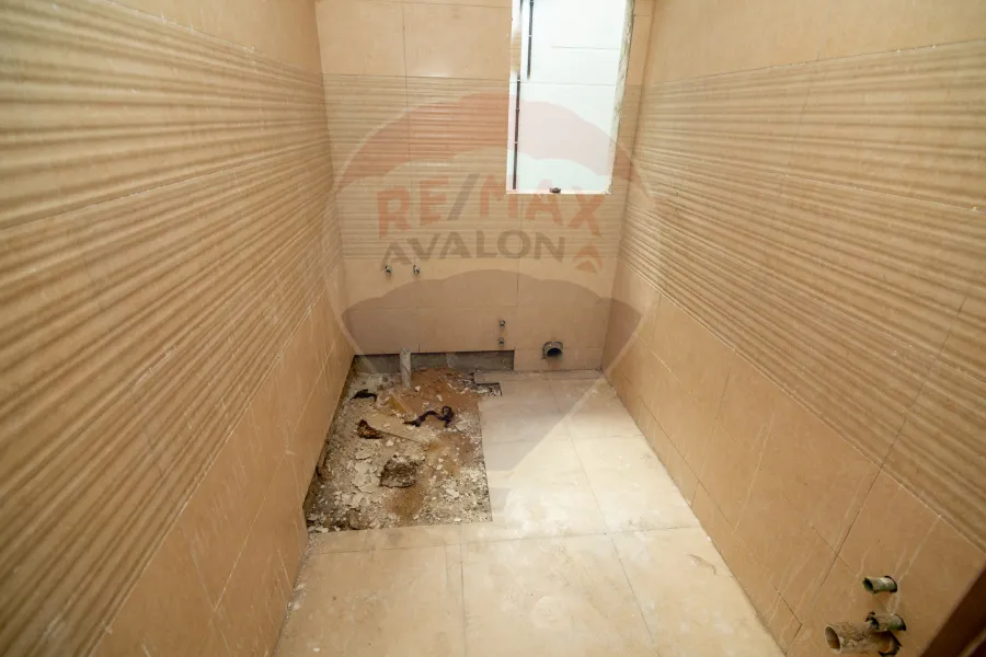 شقة للبيع 175 م سان ستيفانو (علي الترام مباشرة)