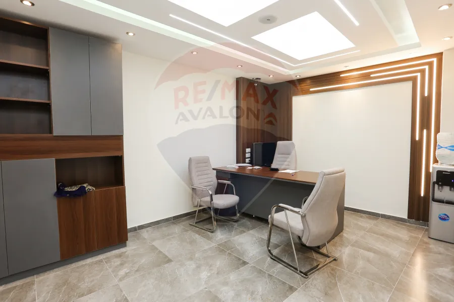 مقر تجاري للبيع 180 م لوران (متفرع من ش الإقبال)