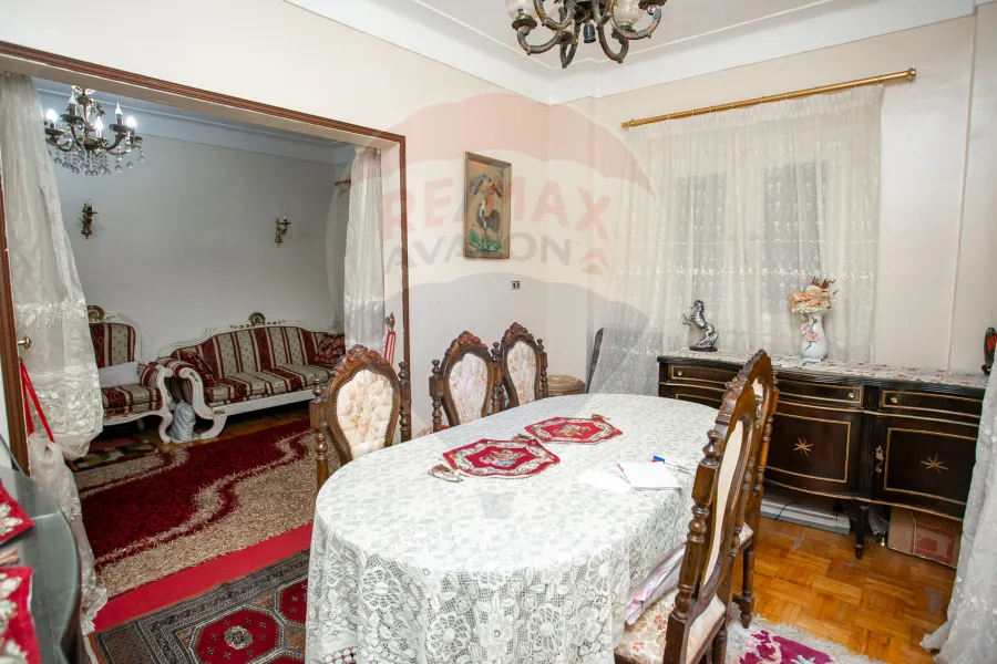 شقة للبيع 150 م ثروت (خطوات من البحر)