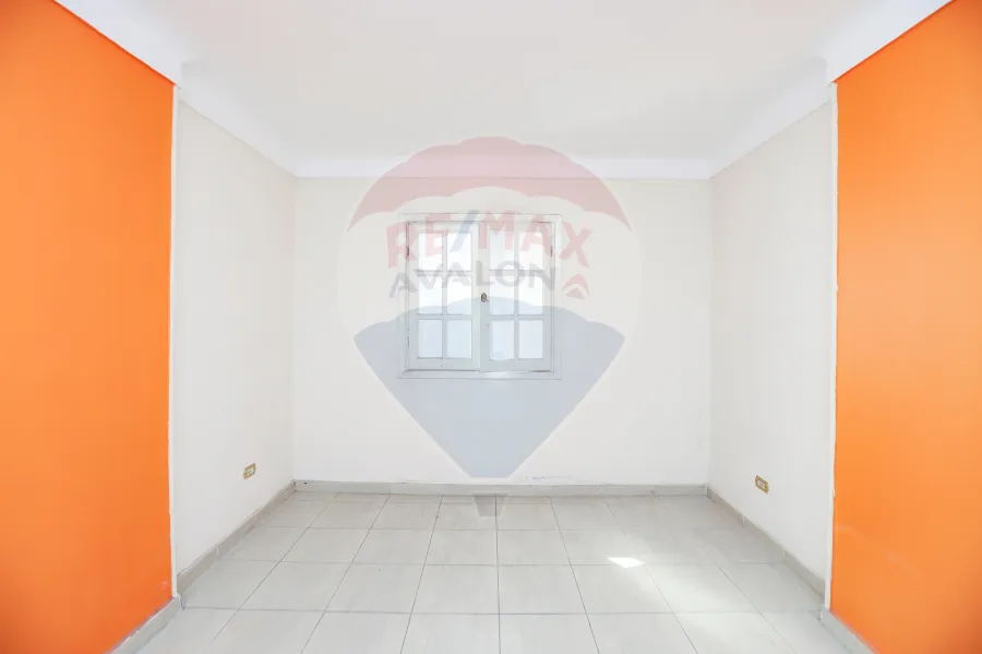 شقة للبيع 220 م ميامي (  خطوات من البحر )