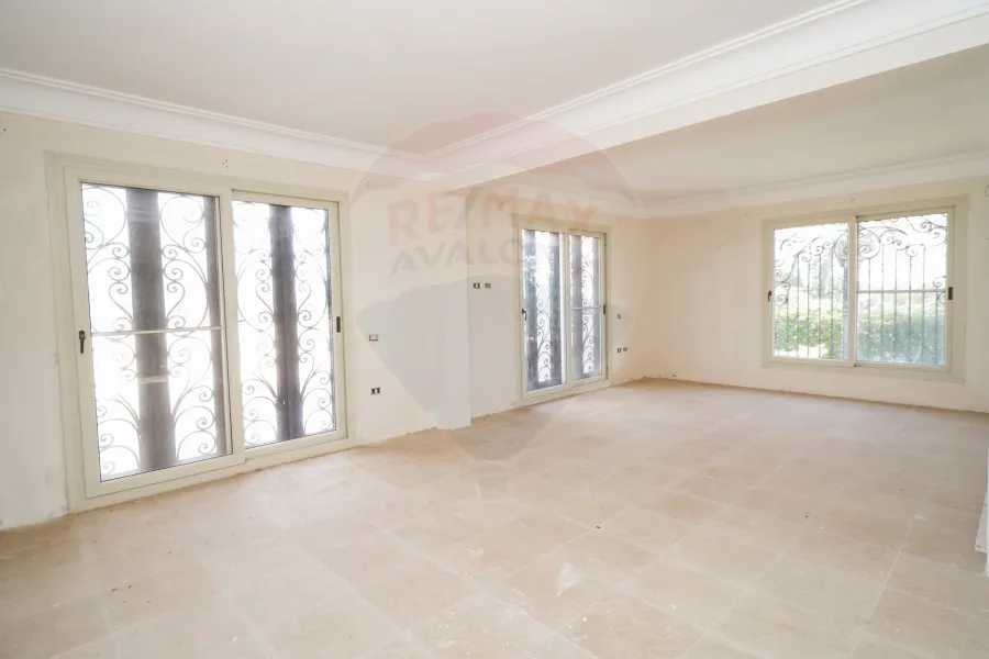 فيلا للبيع 4,200 م (فدان) كينج مريوط (بالقرب من واحة خطاب)