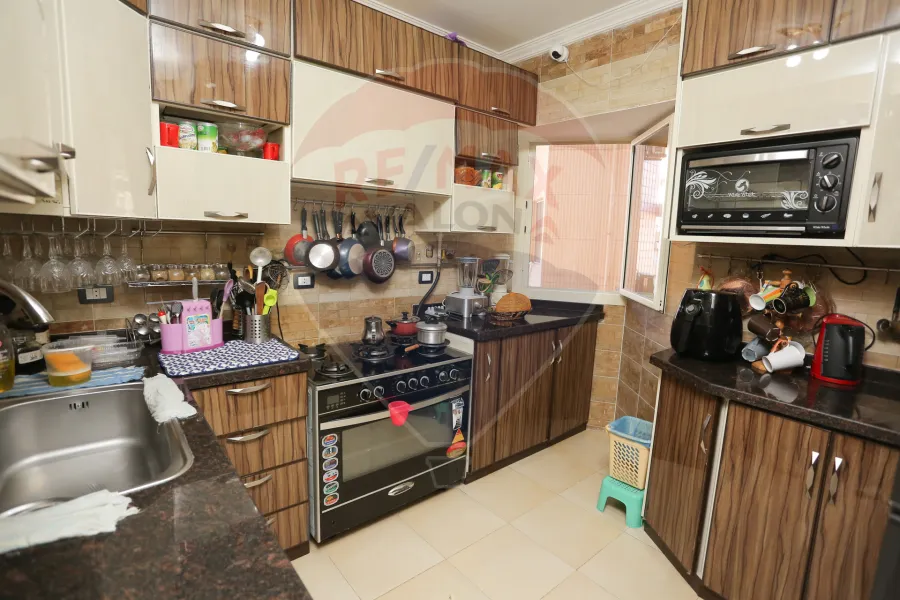 شقة للإيجار 225 م جناكليس (علي الترام مباشرة)