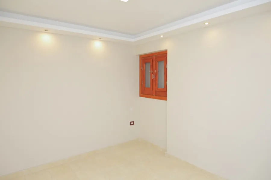 شقة للإيجار مفروش 125م سيدى جابر - خطوات من البحر ومستشفى القوات المسلحة