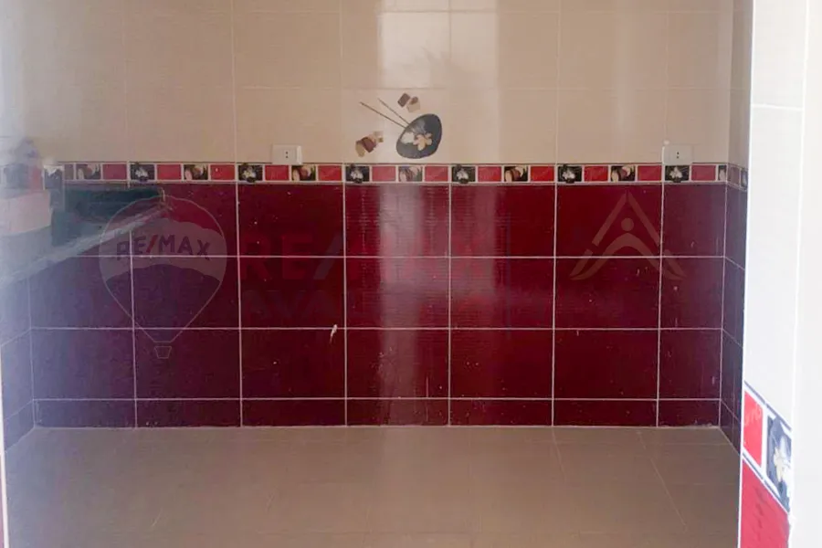 شقة للبيع 163 م كامب شيزار (خطوات من ش بور سعيد)