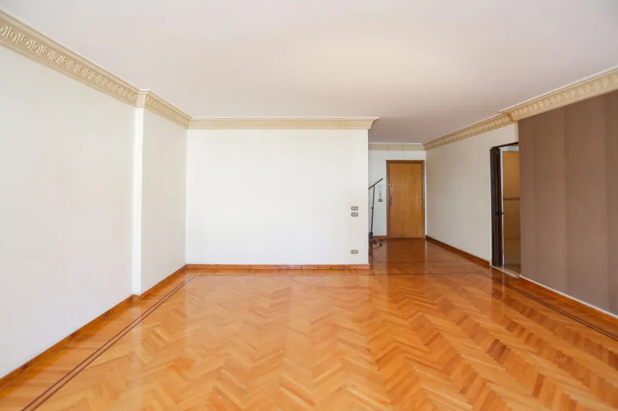 شقة للبيع 235م سموحة (تقاطع ش مصطفي كامل مع ش بهاء الدين الغتورى)