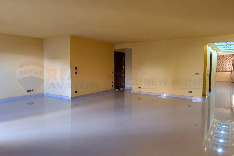 Apartment for sale 210 m Kafr Abdo (Al-Ismailia St.)