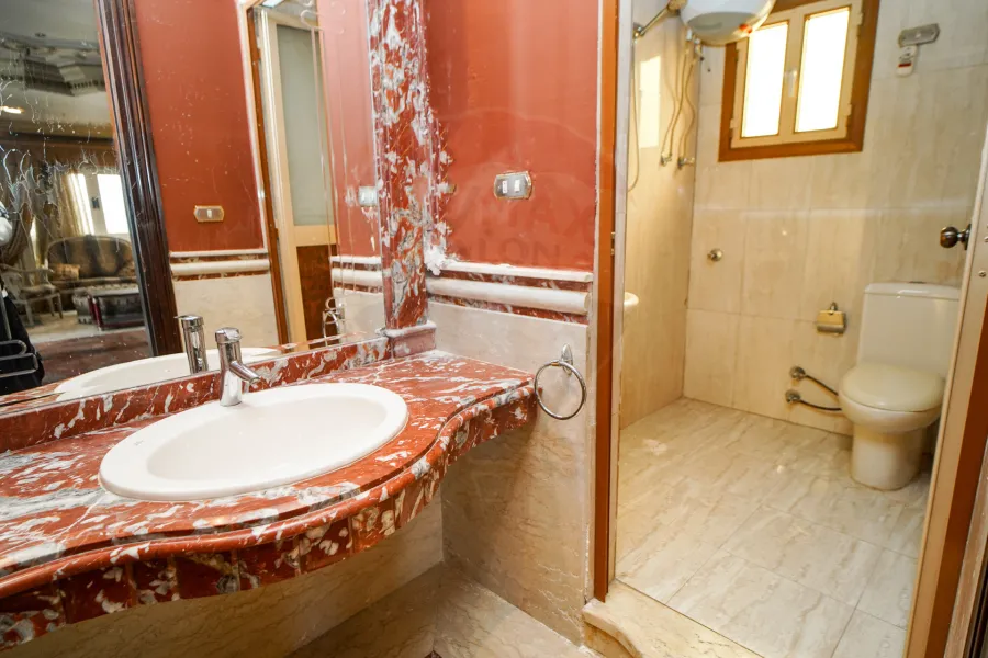 شقة للبيع 500 م لوران (ش شعراوي الرئيسي)