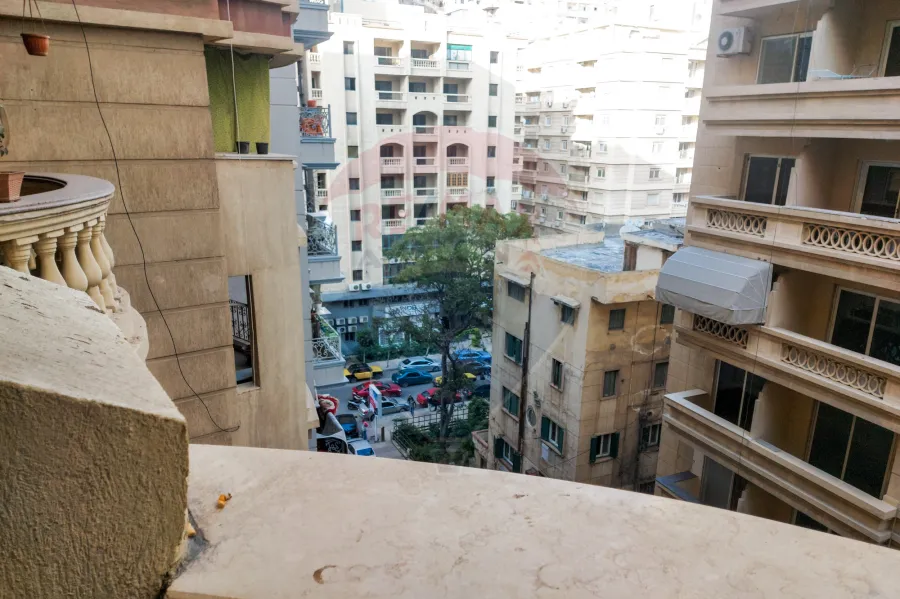 شقة للايجار 222 م سموحة (خطوات من شارع مصطفي كامل)