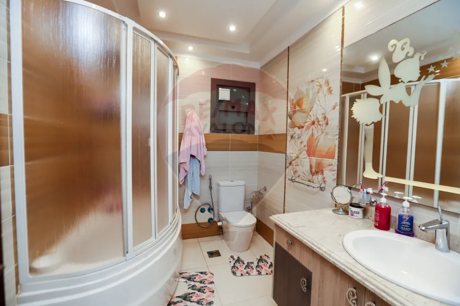 شقة للبيع 575م سموحة (ش فوزي معاذ الرئيسي)