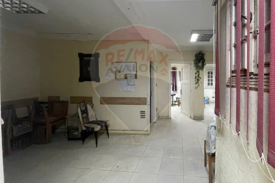 عيادة للبيع 90 م كليوباترا (علي الترام مباشرة)