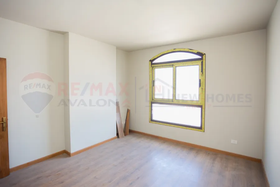 شقة للبيع 270 م ستانلي (ش عبد العزيز فهمي - برج براند) - اول سكن