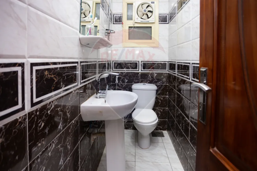 شقة للبيع 165 م كامب شيزار (ش عمر لطفي)