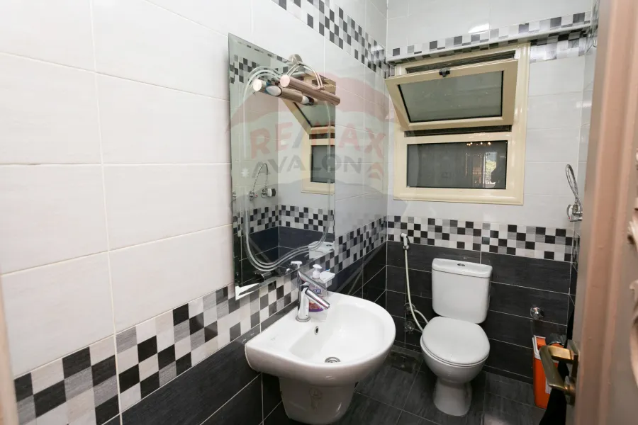 شقة للبيع 311 م لوران (علي الترام مباشرة)