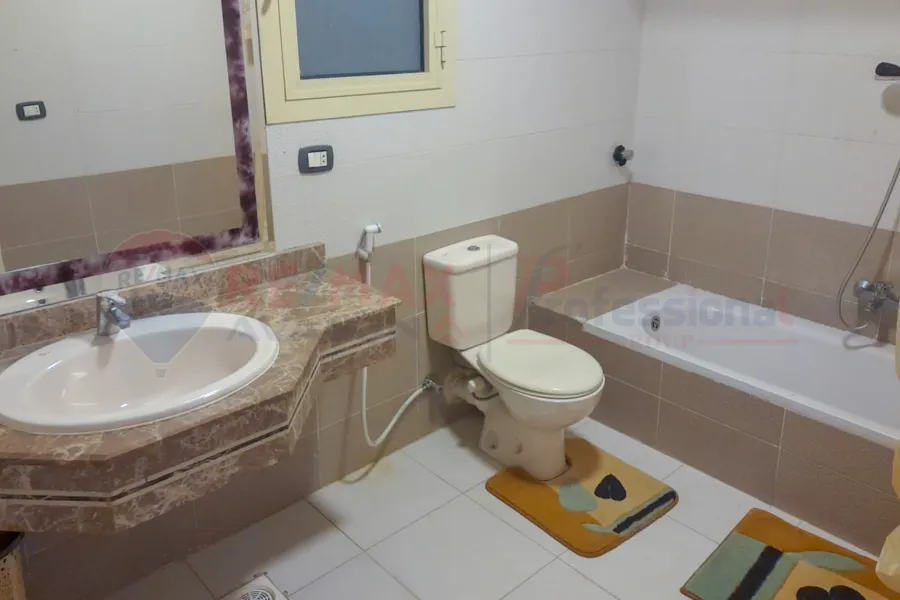 شقة للايجار المفروش 155 م سموحة (ش الصفا متفرع من ش آدمون فريمون)