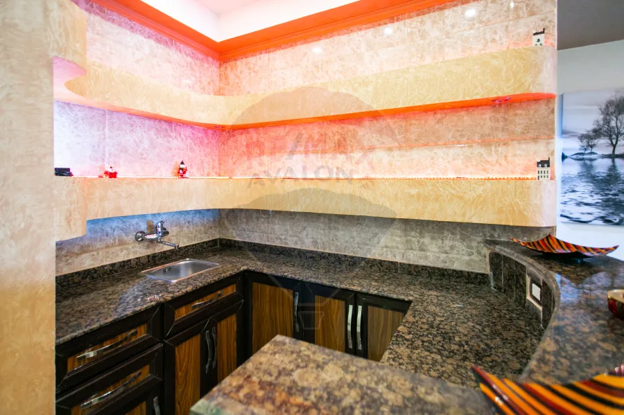 شقه للبيع 520 م سيدي بشر(ش محمد نجيب - على البحر مباشرة)