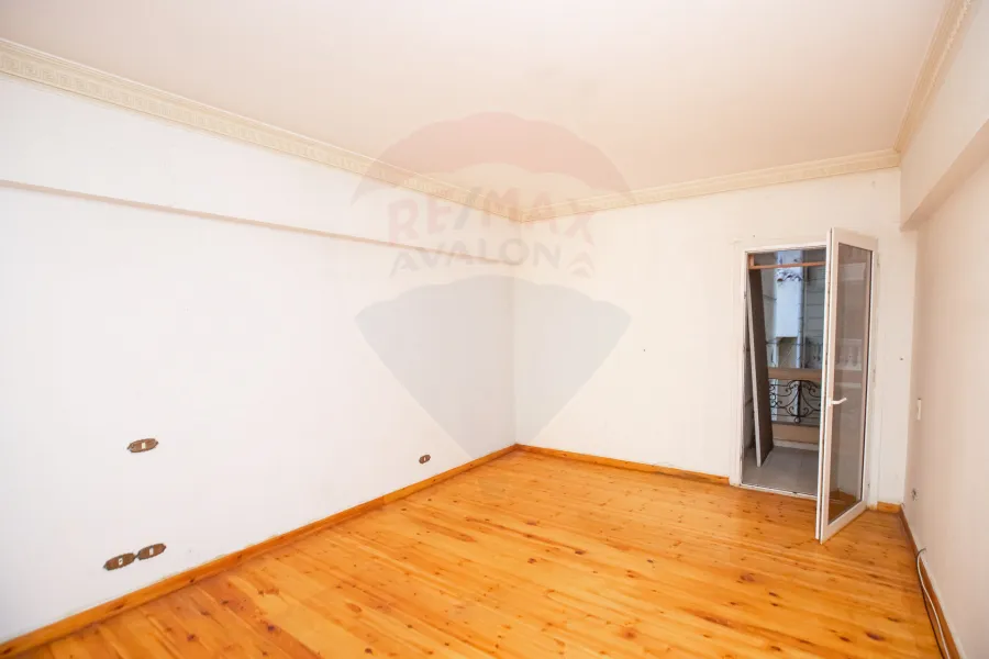 شقة للبيع  170م كفر عبده  (ش امير البحار - خطوات من ش ابوقير الرئيسي