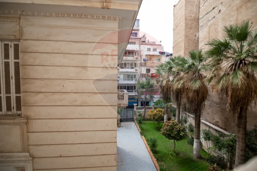 شقة للبيع 250 م لوران (ش الاقبال الرئيسي)