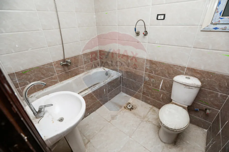 مقر إداري للبيع 140 م كفر عبده ( ش سكينة بنت الحسين)