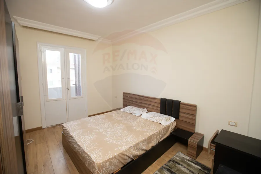 شقة للإيجار المفروش 110 م كامب شيزار(ش عمر لطفى)