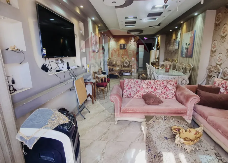 شقة للبيع 130 م سموحة (كومباوند برستيج بجوار نادى الاتحاد)