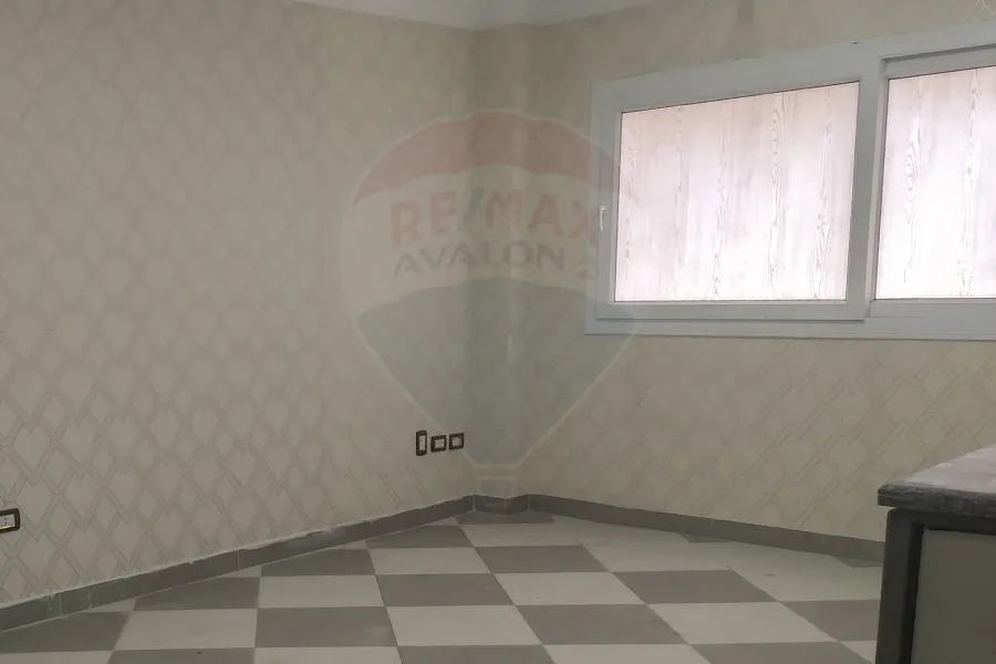 شقة إداري للإيجار 180 م زيزينيا (ش أبو قير)