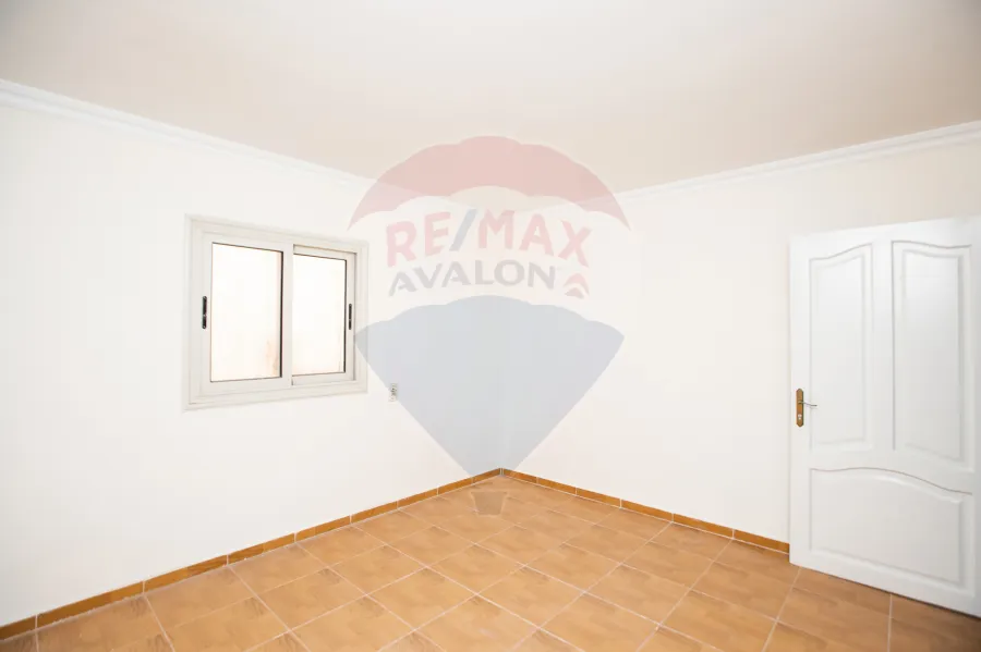 Apartment for rent 235 m Stanly (Directly on the sea )