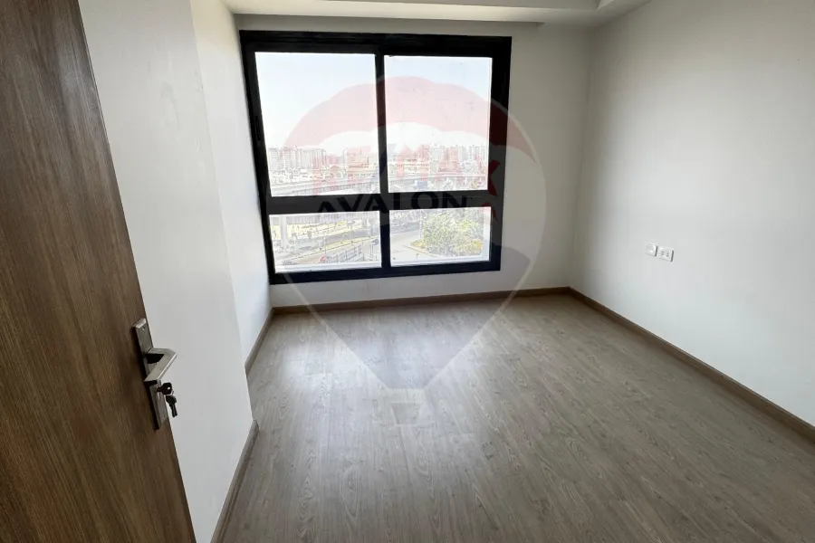 شقة للبيع 152 م سموحة (كومباوند سكاي لاين)