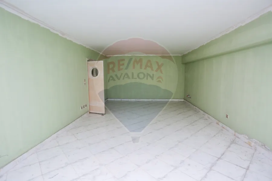 محل + ميزانين للايجار 380 م سموحه (ش فوزي معاذ)