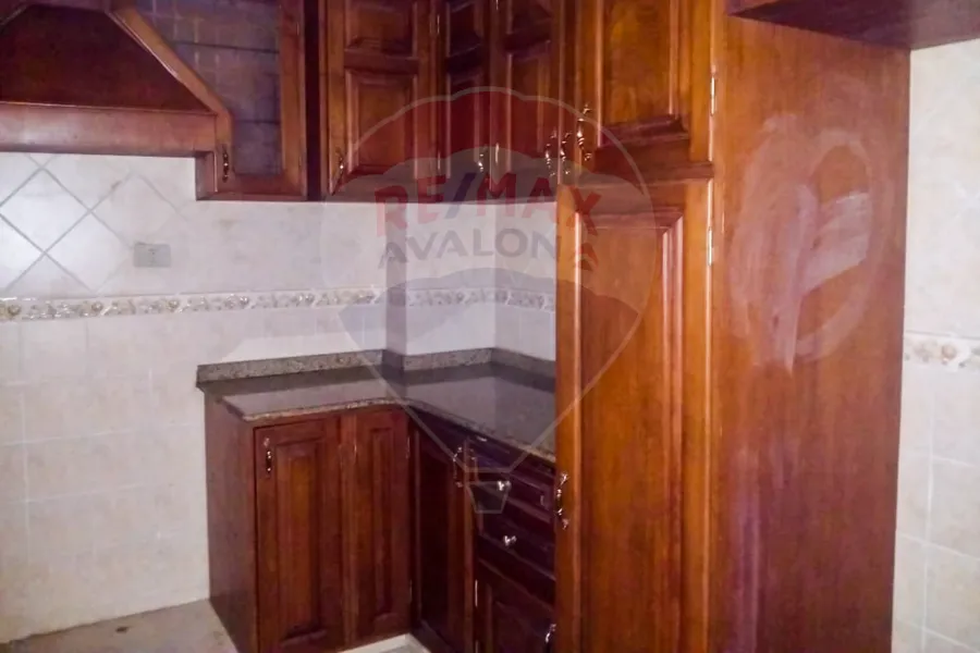 شقة للبيع 186 م سيدي بشر (ش العيسوي )