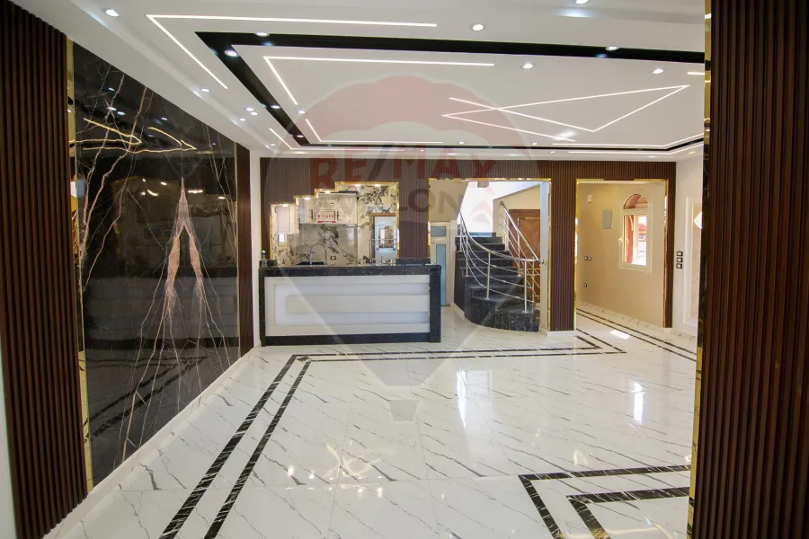 فيلا ستاندالوان للبيع (بيرلا مارينا) 330 م