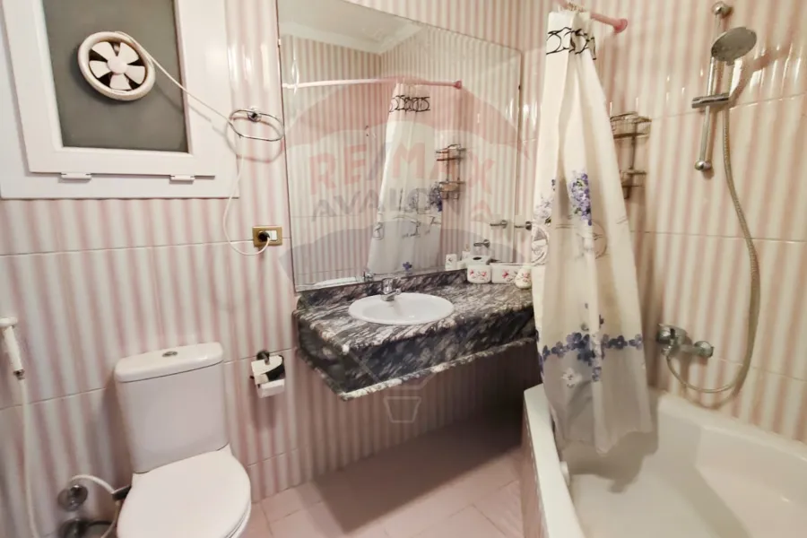 شقة للايجار المفروش 210 م لوران (تاني نمرة من البحر)