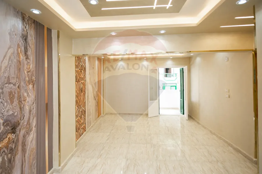 شقة للبيع 135 م ميامي (متفرع من ش جمال عبد الناصر)