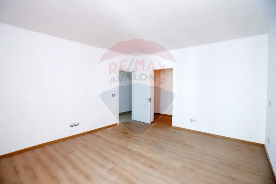 شقه للايجار 220 م سموحة (أبراج الجيش أمام نادي الجياد)