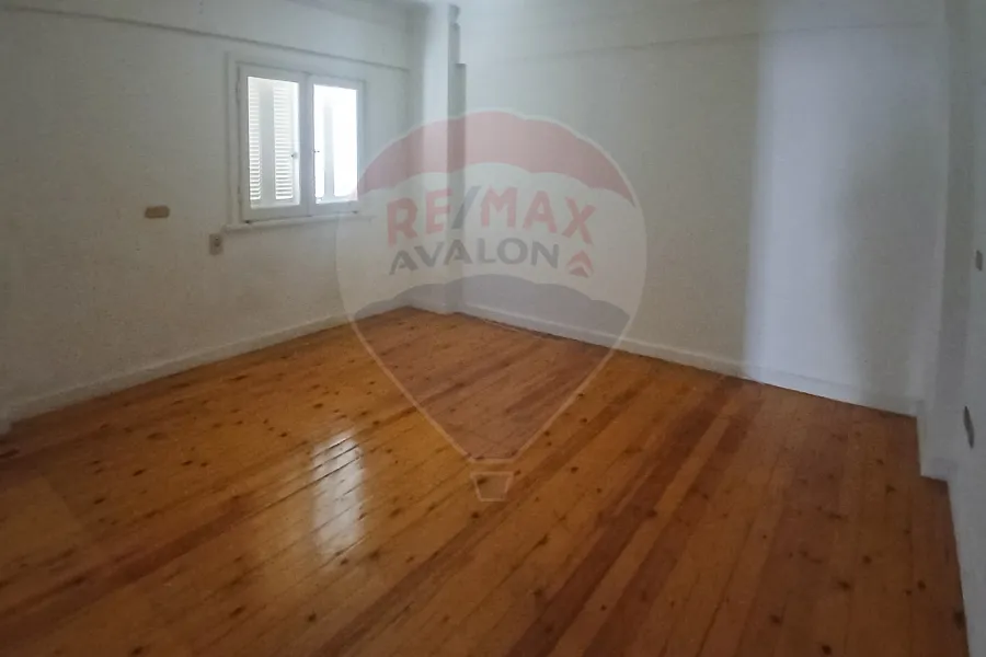 شقة للبيع 360 م جناكليس (ش ذو الفقار)