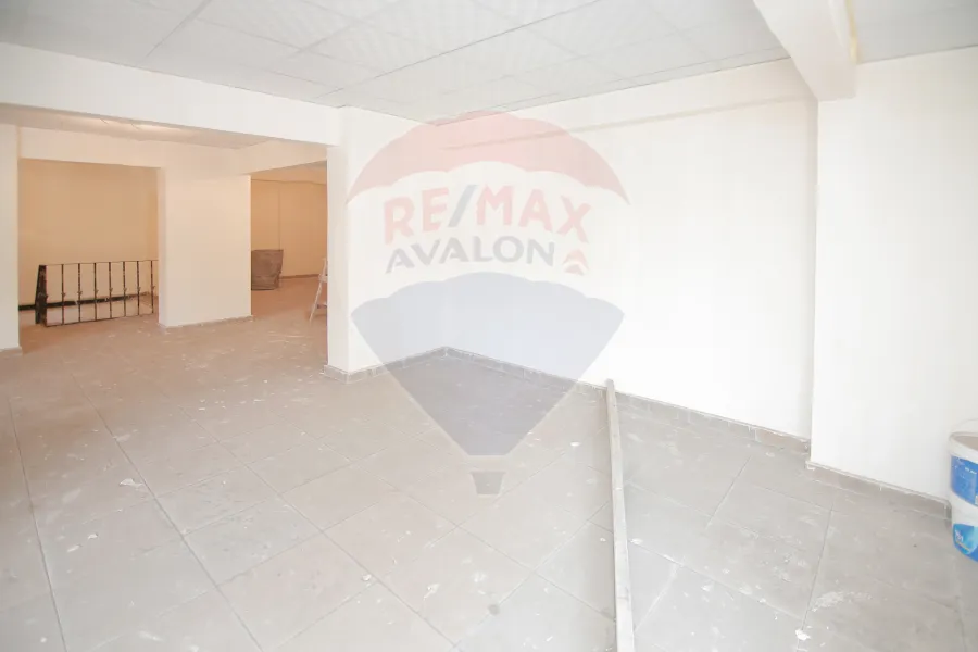 محل أرضي + ميزان للبيع 250 م كفر عبده (خطوات من حديقة اللنبى)