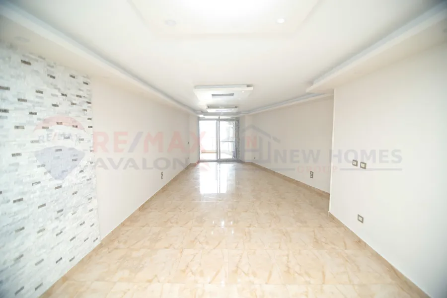 شقة للبيع 135 م ميامي (على البحر مباشرة)