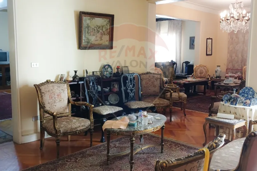 Villa for sale 553 m Kafr Abdo (Abdel Moneim Riad st.)