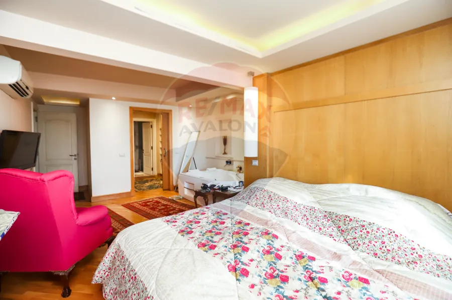 شقة للبيع 370 م كفر عبده (ش سكينة بنت الحسين)