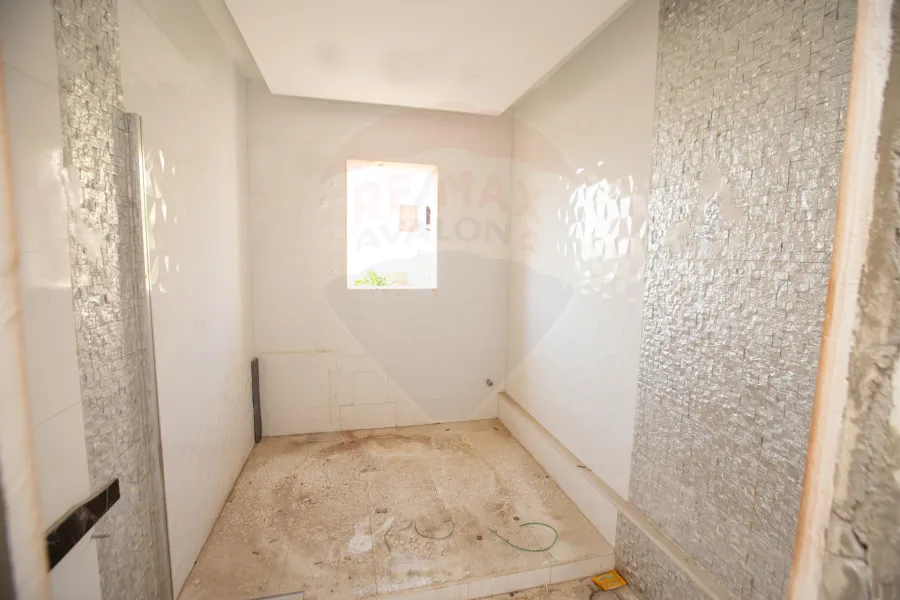 فيلا توين هاوس للبيع 419 م كينج مريوط (كومباوند اليكس ويست - فيو البحيرة)