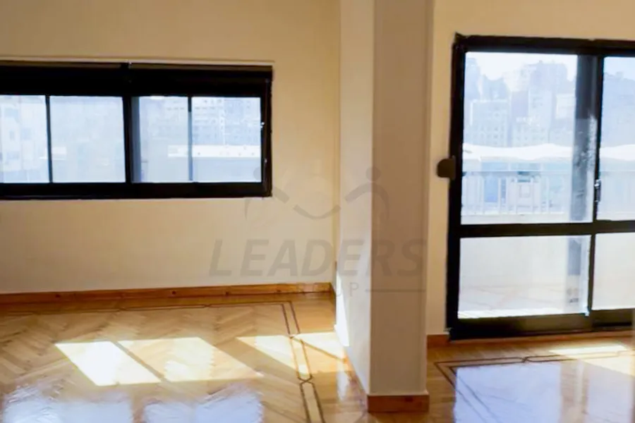 شقة للايجار 250 م سموحه (خلف محطة قطار سيدى جابر)