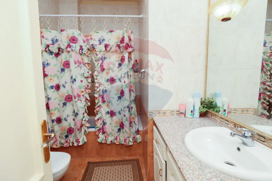 ڤيلا مسجلة شهر عقاري للبيع 1,200م كينج مريوط (بجوار فندق افريكانا)ڤيلا مسجلة شهر عقاري للبيع 1,200م كينج مريوط (بجوار فندق افريكانا)