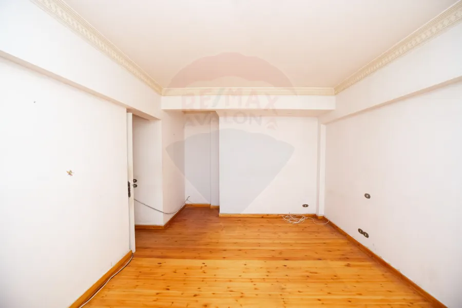 شقة للبيع  170م كفر عبده  (ش امير البحار - خطوات من ش ابوقير الرئيسي